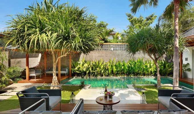 Location villa Bali Seminyak piscine privée proche de la plage avec personnel  