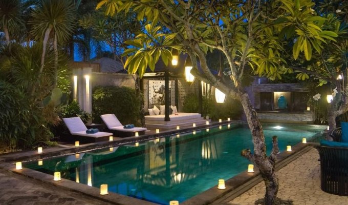 Location villa Bali Seminyak piscine privée au bord de la mer avec personnel  