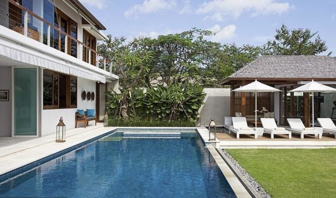 Location villa Bali Seminyak piscine privée à 400m de la plage et avec personnel