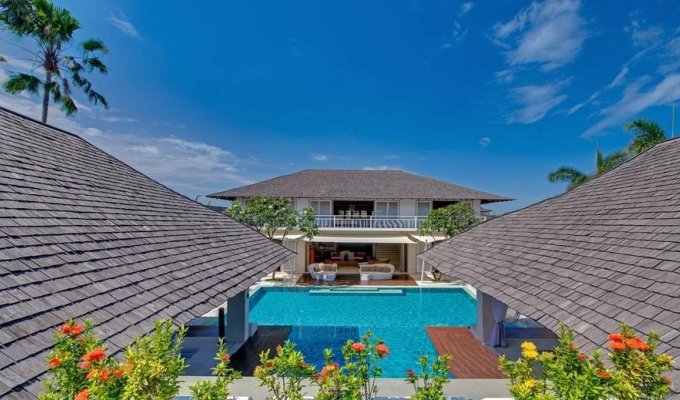 Location villa Bali Seminyak piscine privée proche de la mer avec personnel  