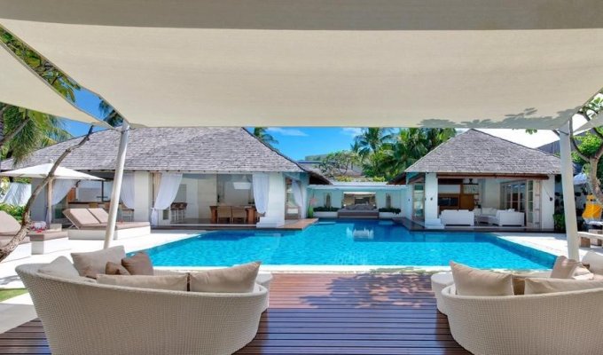 Location villa Bali Seminyak piscine privée proche de la mer avec personnel  