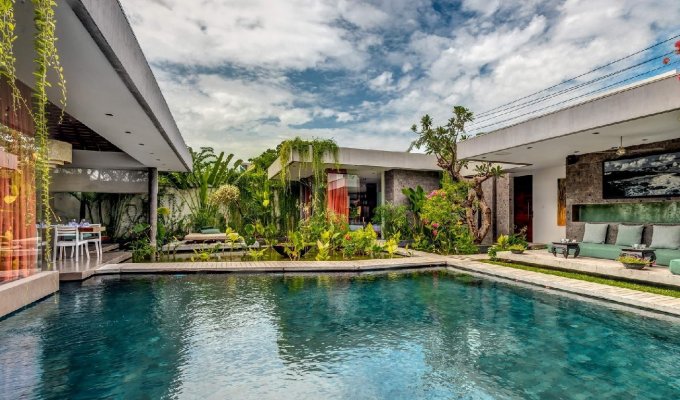 Location villa Bali Seminyak piscine privée proche de la plage avec personnel  