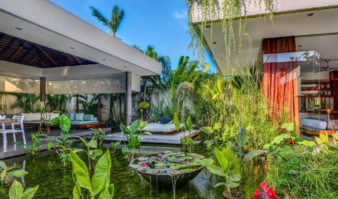 Location villa Bali Seminyak piscine privée proche de la plage avec personnel  