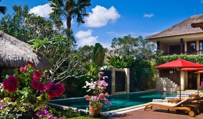 Location villa Bali Seminyak piscine privée proche de la plage avec personnel  