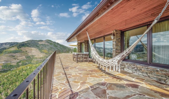 Location Villa Portugal Folgosa do Douro avec piscine privée à débordement et vue panoramique sur la Vallée du Douro, Porto Nord Portugal