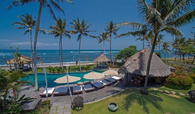 Indonesie Bali Location Villa Canggu au bord de mer avec jacuzzi et personnel