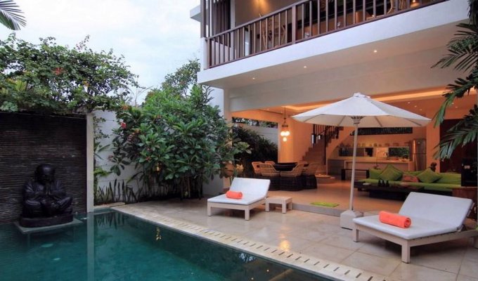 Location villa Bali Seminyak piscine privée au bord de la mer avec personnel  