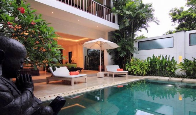 Location villa Bali Seminyak piscine privée au bord de la mer avec personnel  