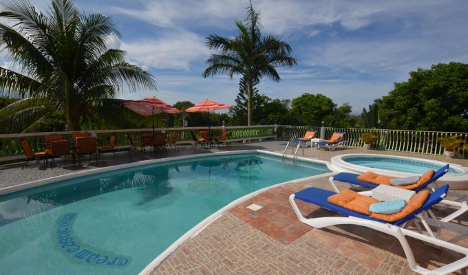 Jamaique Location Villa de Luxe à Montego Bay  9 chambres avec piscine privée sur la côte Nord