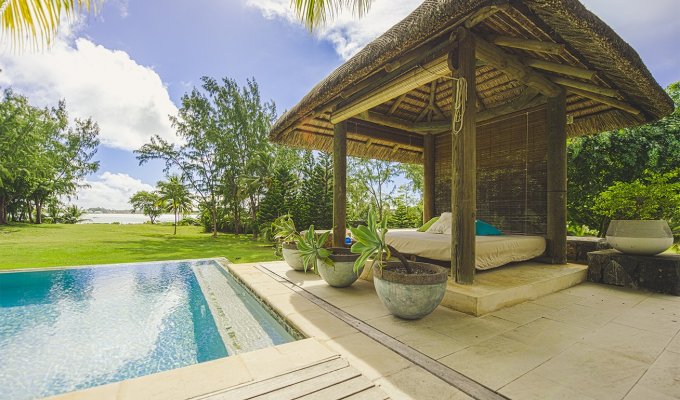 Location villa Ile Maurice pieds dans l'eau à Trou d'Eau Douce proche de l'Ile aux Cerfs