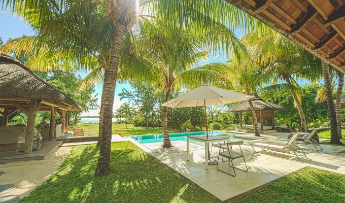 Location villa Ile Maurice pieds dans l'eau à Trou d'Eau Douce proche de l'Ile aux Cerfs