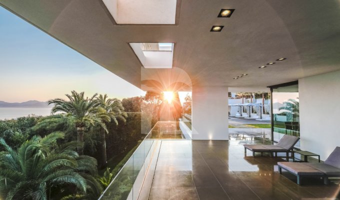 Location Villa de Luxe Cannes proche plage vue sur mer piscine chauffée sauna hammam jacuzzi Conciergerie