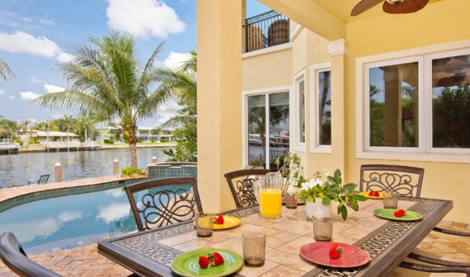 Location villa Deerfield Beach en Floride vue sur le canal piscine chauffée et proche plage