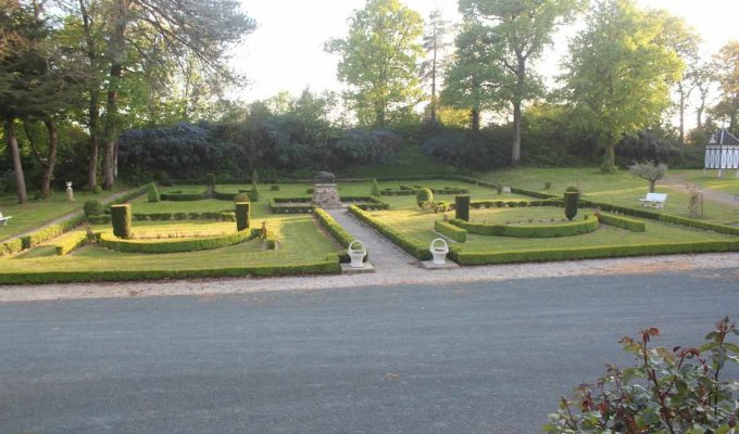 Vendee Location Chateau La Roche sur Yon avec Putting Green