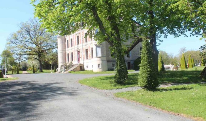 Vendee Location Chateau La Roche sur Yon avec Putting Green