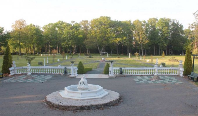 Vendee Location Chateau La Roche sur Yon avec Putting Green