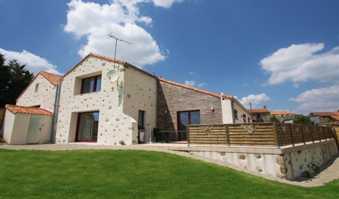 Vendee Location Villas La Roche sur Yon pour groupe jusqu'à 40 personnes avec piscines chauffées