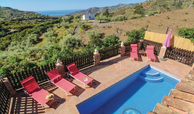 Piscine et vue campagne et mer