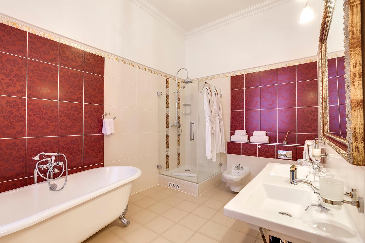 Ensemble salle de bain complète deux lavabos design - Caraibes - House and  Garden