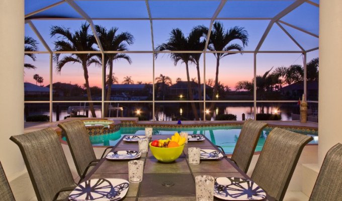 Location Villa Cape Coral en Floride piscine chauffée Jacuzzi et quai pour bateau