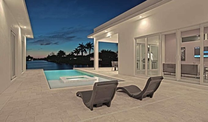 Location Villa Cape Coral Floride sur le canal avec piscine chauffée
