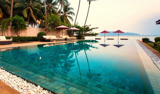 Thailande Location Villa à Koh Samui en bord de plage avec piscine privée et personnel