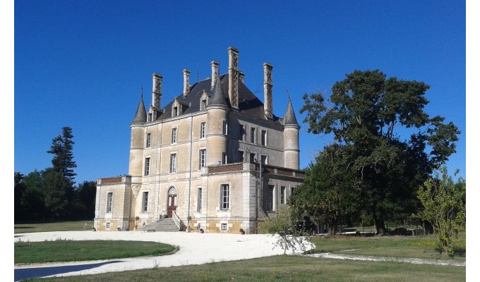 Vendee Location Chateau Puy du Fou (25 min) avec piscine chauffée pour groupe