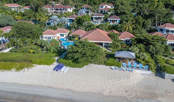 BVI Location Villa luxe Virgin Gorda plage Mahoe Bay piscine et personnel