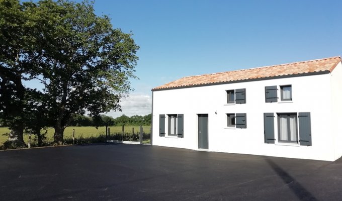 Vendee Location Maison Vacances Challans avec piscine intérieur chauffée à 25 minutes de Saint Jean de Monts