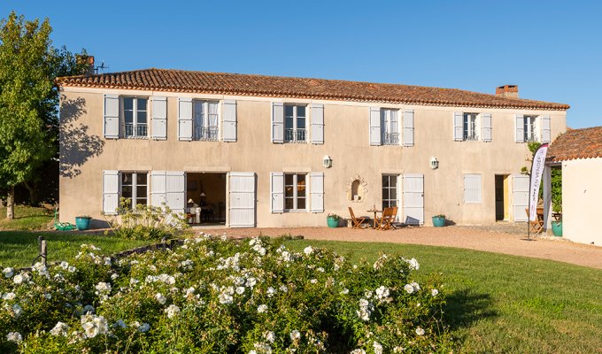 Vendee Location Villa La Tranche sur Mer avec piscine privée près des plages