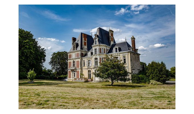Pays de la Loire Location Chateau Cholet pour groupe avec piscine à 45 minutes du parc du Puy du Fou et du Parc Terra Botanica