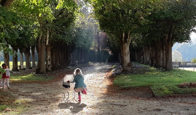 Location Aile d'un Chateau Pays de la Loire pour groupe avec piscine et terrain de tennis à disposition