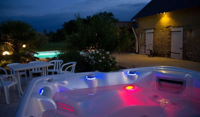 Pays de la Loire Location Maison de Charme Saumur pour groupe avec piscine chauffée, jacuzzi et sauna