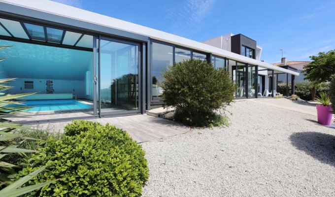 Vendee Location Villa Luxe Les Sables d'Olonnes vue sur mer avec piscine intérieure chauffée