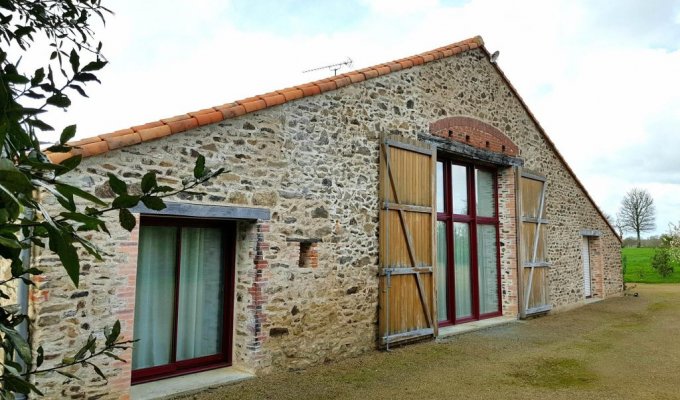 Vendee Location Maison Vacances Puy du Fou avec piscine intérieure chauffée et cuisine extérieur