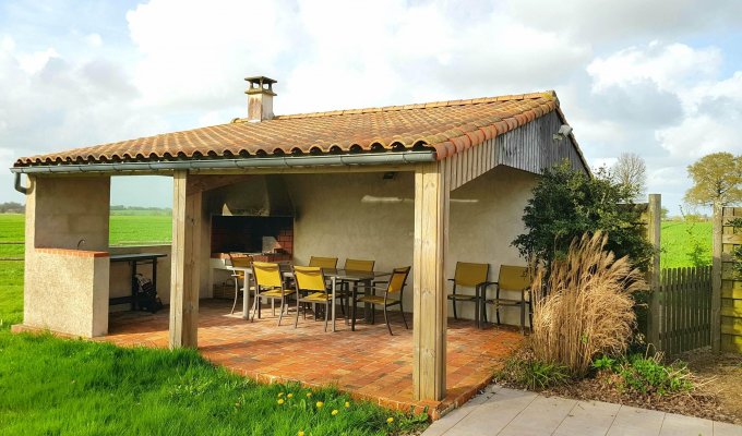 Vendee Location Maison Vacances Puy du Fou avec piscine intérieure chauffée et cuisine extérieur