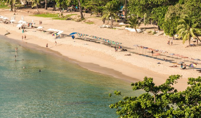 Thailande Location Villa Phuket 750 m de  Surin Beach avec Chef et Personnel