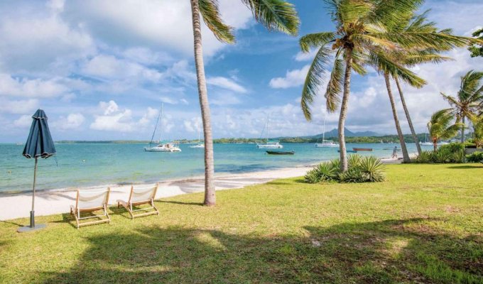 Location villa Ile Maurice pieds dans l'eau à Trou d'Eau Douce proche de l'Ile aux Cerfs avec personnel