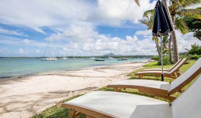 Location villa Ile Maurice pieds dans l'eau à Trou d'Eau Douce proche de l'Ile aux Cerfs avec personnel