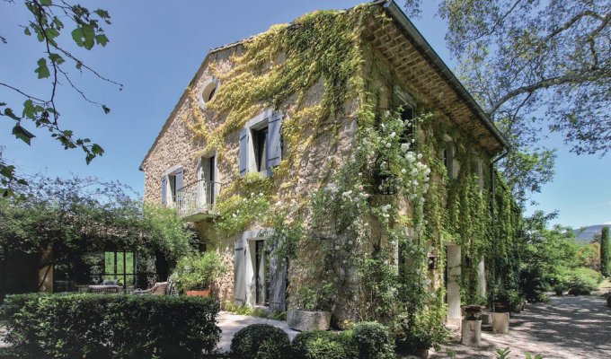 Location  villa de charme à Lagnes avec piscine