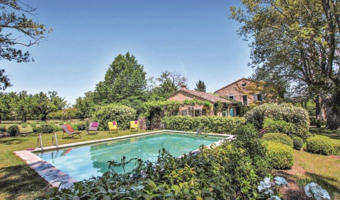 Location  villa de charme à Lagnes avec piscine