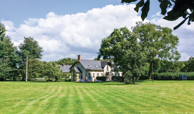 Pays de la Loire Location Maison de Charme Angers avec 2 piscines à disposition sur le domaine d'un château