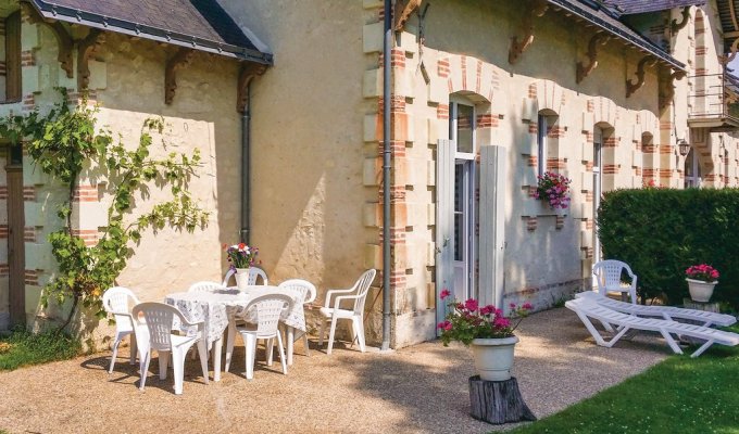 Pays de la Loire Location Maison de Charme Angers avec 2 piscines à disposition sur le domaine d'un château