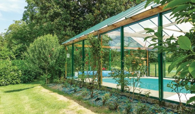 Pays de la Loire Location Maison de Charme Angers avec 2 piscines à disposition sur le domaine d'un château