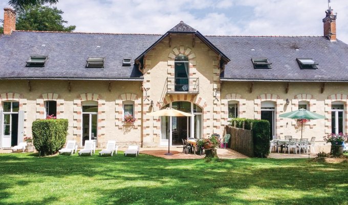 Pays de la Loire Location Maison de Charme Angers avec 2 piscines à disposition sur le domaine d'un château