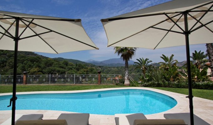 Piscine et vue campagne