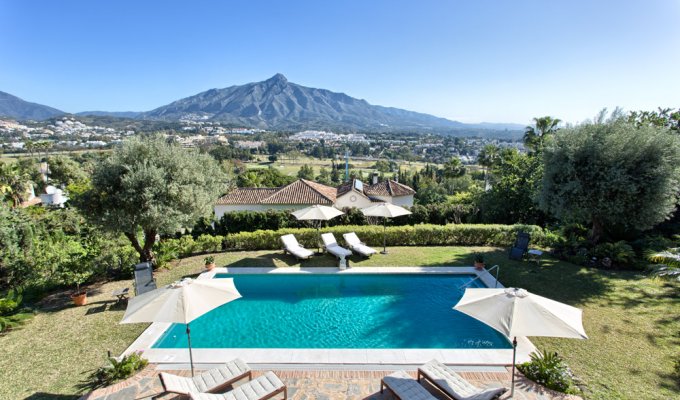 Piscine et vue campagne