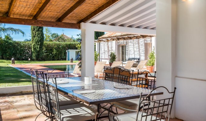 Terrasse couverte pour les repas