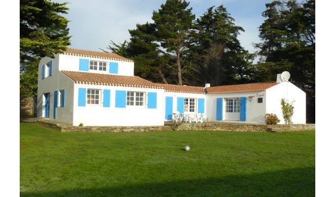 Vendée Location Villa Ile d'Yeu avec un accès direct à la plage et à quelques pas du port et des commerces