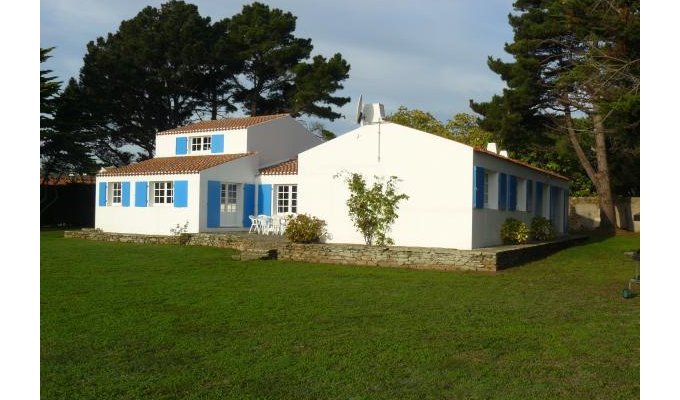 Vendée Location Villa Ile d'Yeu avec un accès direct à la plage et à quelques pas du port et des commerces